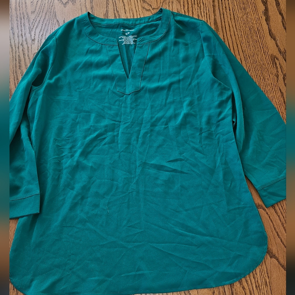 Van Heusen green size small 3/4 sleeve tunic.